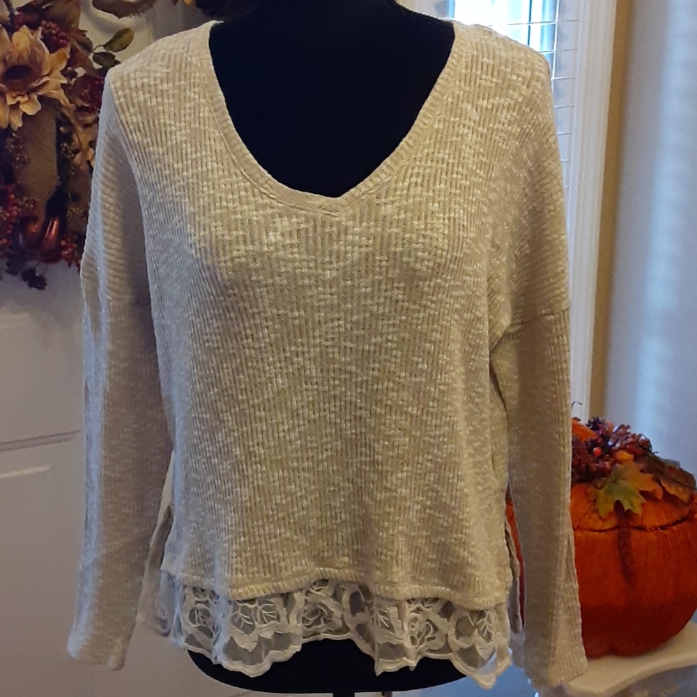 Jessica Simpson Cream Knit V-Neck Long Sleeve Top with Lace Trim